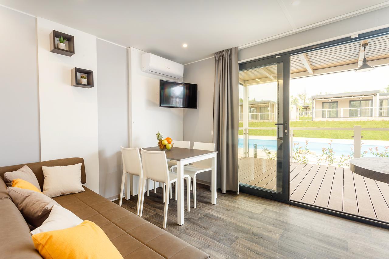 Mobile Homes Camping Santa Marina, Lanterna Tar-Vabriga Exterior photo Interior of a mobile home
