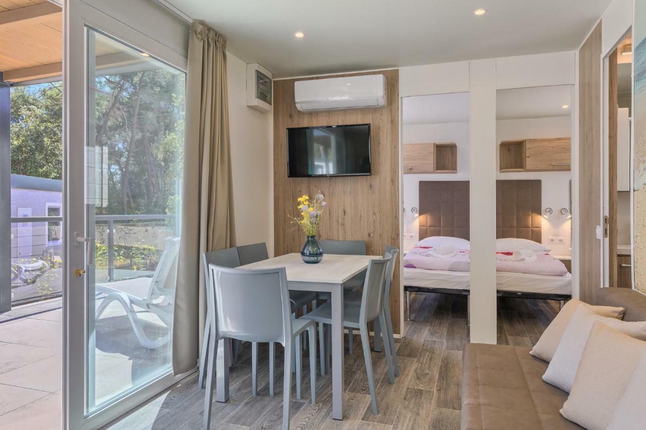 Mobile Homes Camping Santa Marina, Lanterna Tar-Vabriga Exterior photo Interior of a mobile home