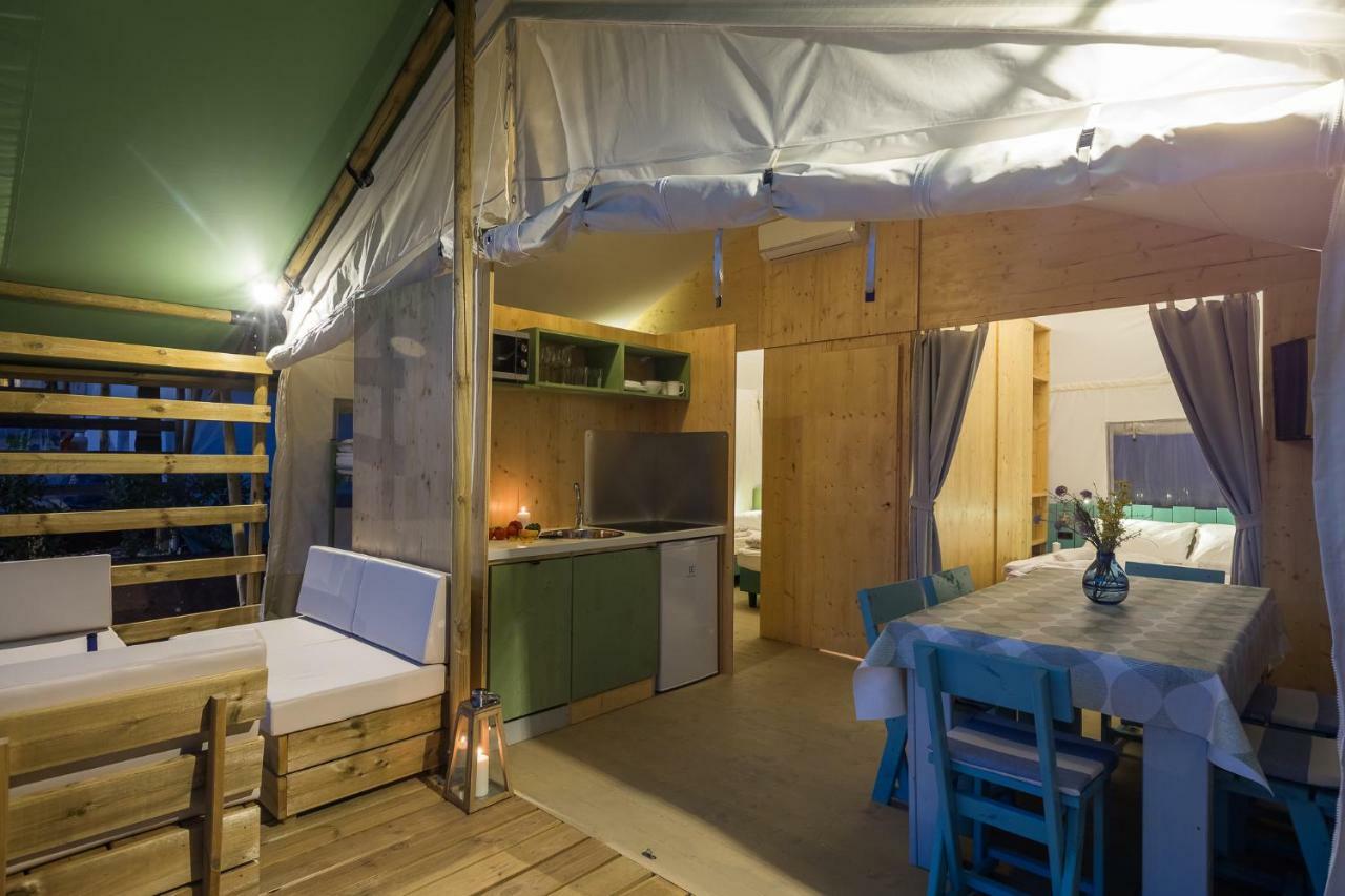 Mobile Homes Camping Santa Marina, Lanterna Tar-Vabriga Exterior photo Interior of a mobile home