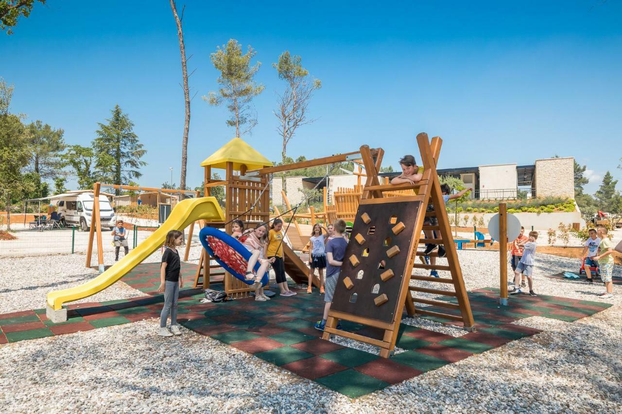 Mobile Homes Camping Santa Marina, Lanterna Tar-Vabriga Exterior photo Playground at the resort