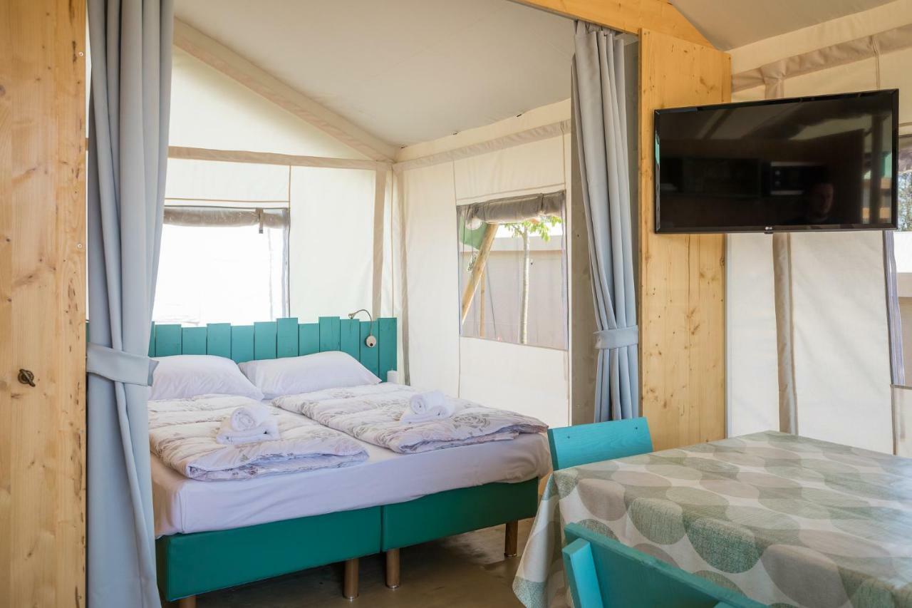 Mobile Homes Camping Santa Marina, Lanterna Tar-Vabriga Exterior photo Interior of a Safari Lodge