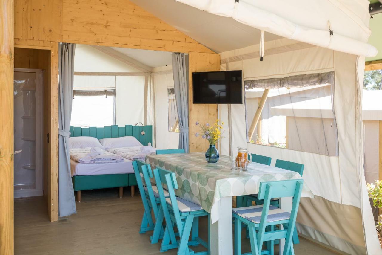 Mobile Homes Camping Santa Marina, Lanterna Tar-Vabriga Exterior photo Interior of a safari tent