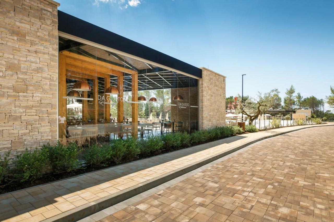 Mobile Homes Camping Santa Marina, Lanterna Tar-Vabriga Exterior photo The Village at Valley Square